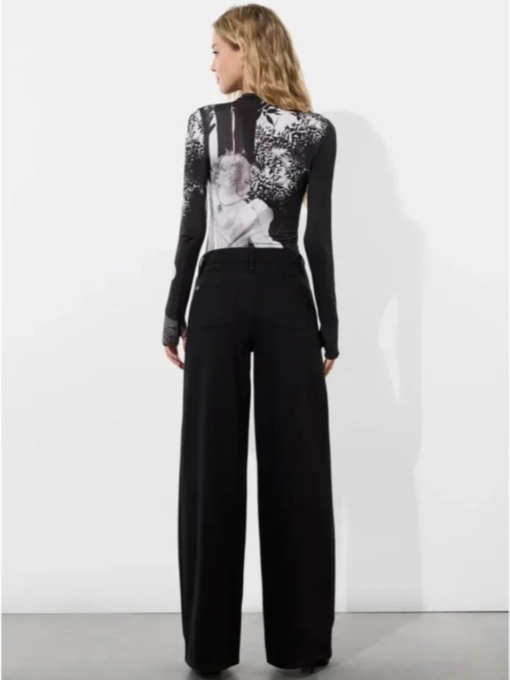 Alice + Olivia Delaina Renaissance Fresco Top size S - Picture 4 of 14